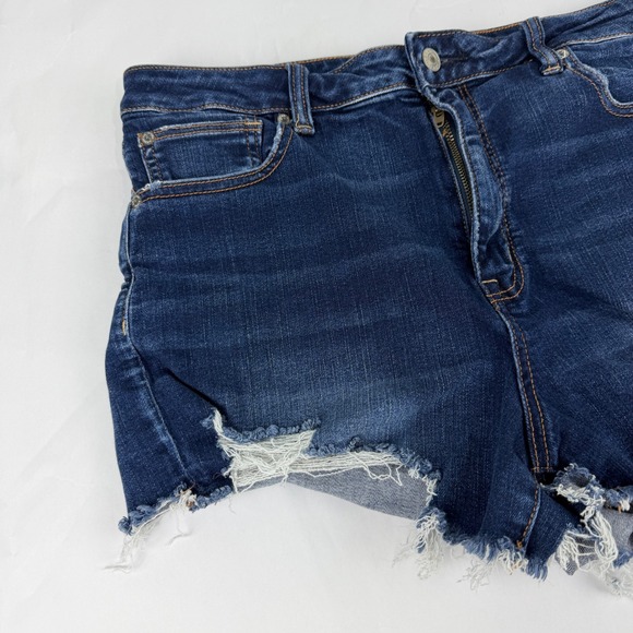 American Eagle Super Hi-Rise Shortie Distressed Denim Shorts Dark Wash Size 16 - Picture 3 of 12